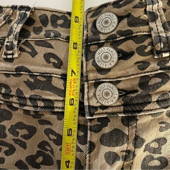 Almost Famous Women's Leopard Mid-Rise Skinny Jeans sz 9 - Picture 15 of 16